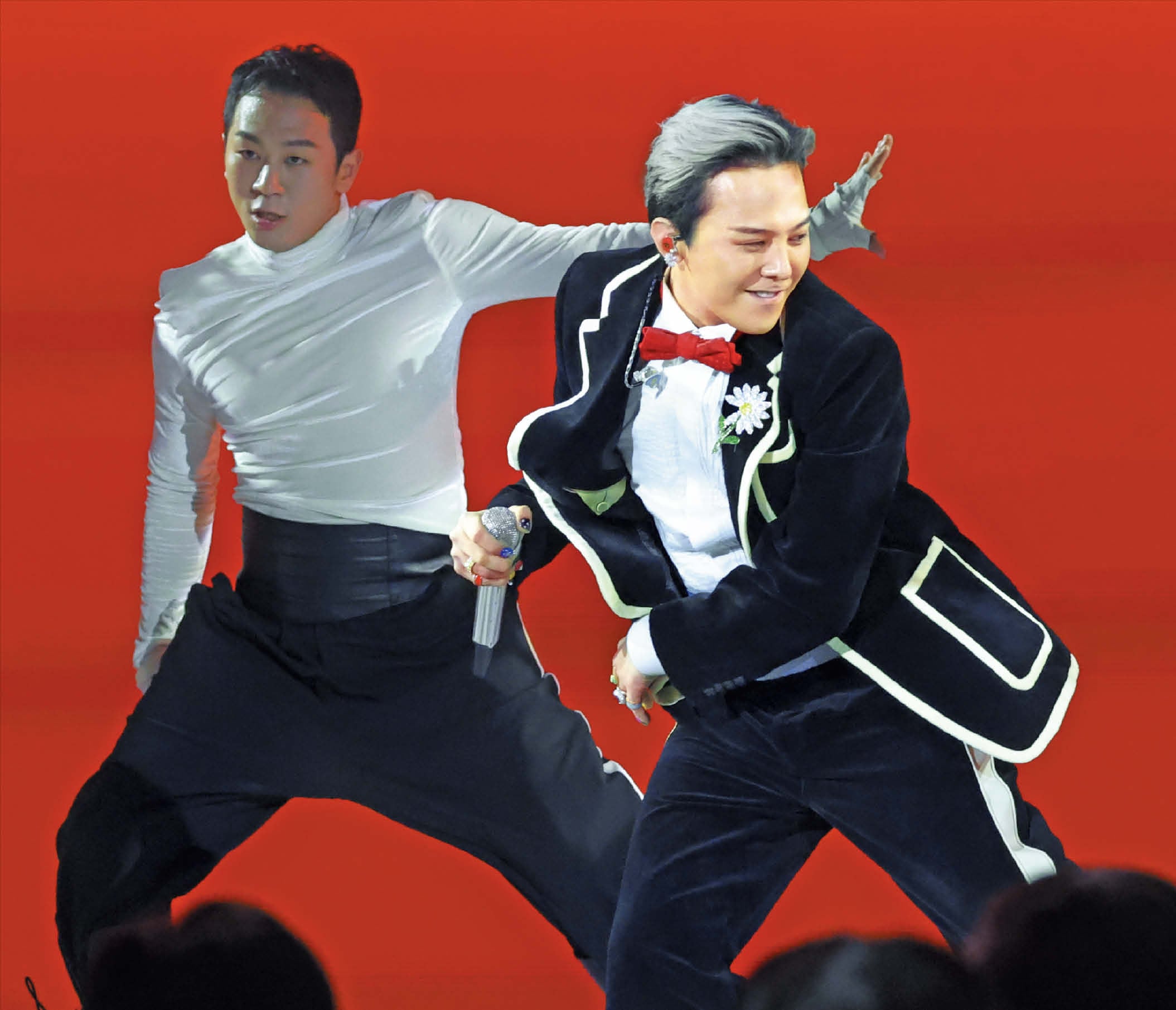 G-Dragon’s APEC Performance Wows Leaders, Triggers Social Media Buzz