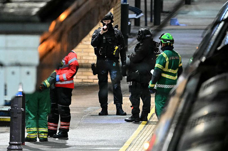 Huntingdon train stabbings: Police issue major update as man arrested ...