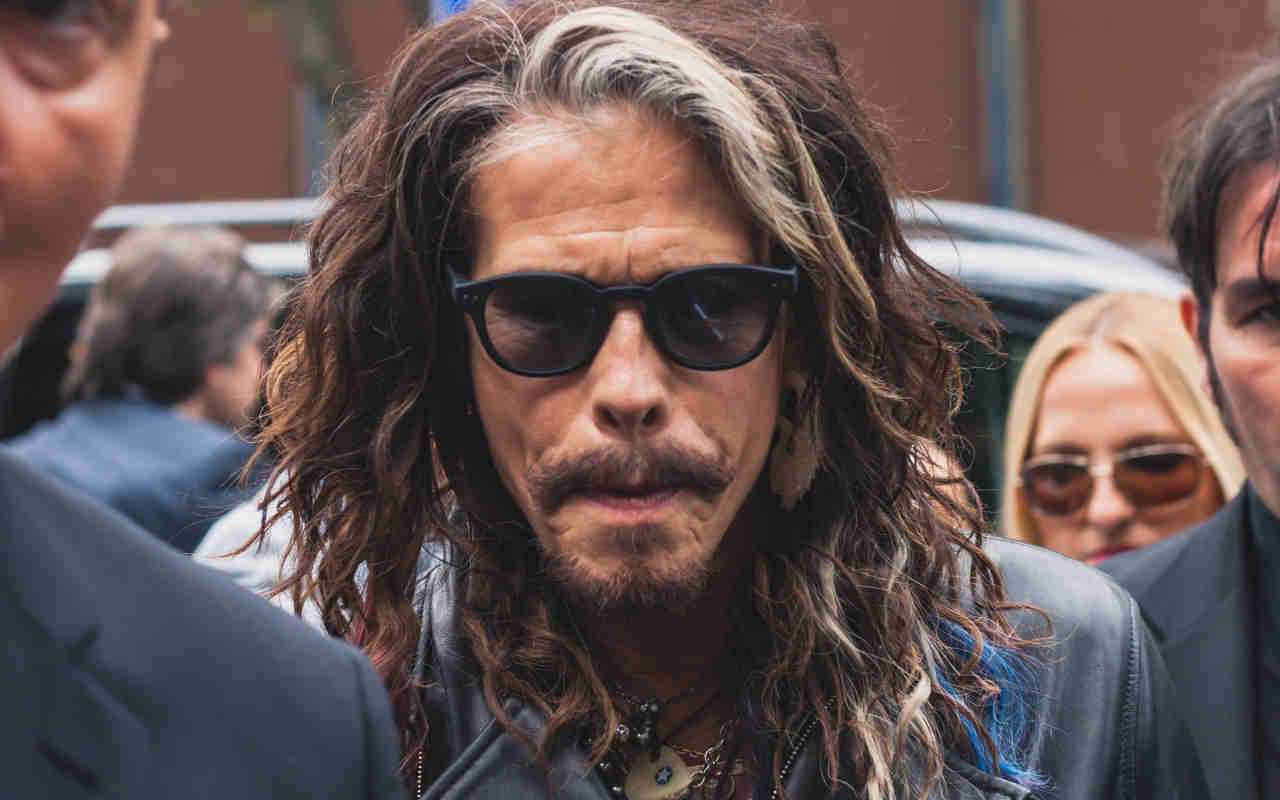 Steven Tyler denuncia il Comune di Cotronei, in Calabria: inchiesta per ...