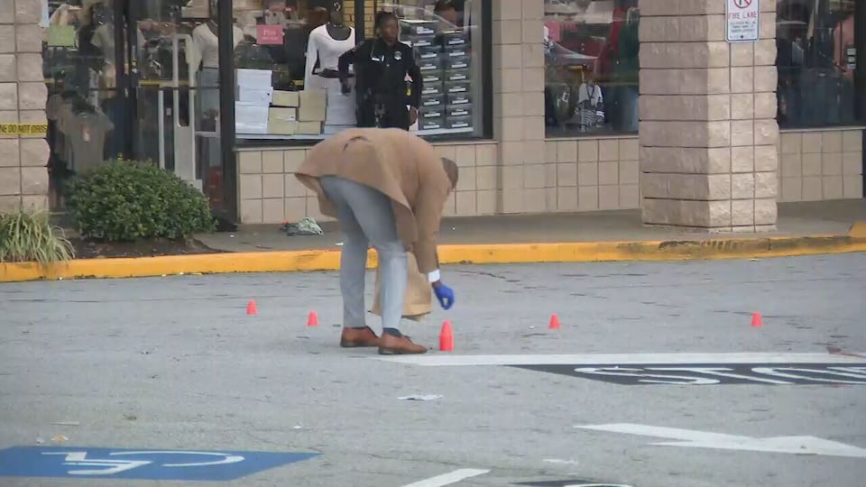 Man shot while sitting in his car at DeKalb County shopping center