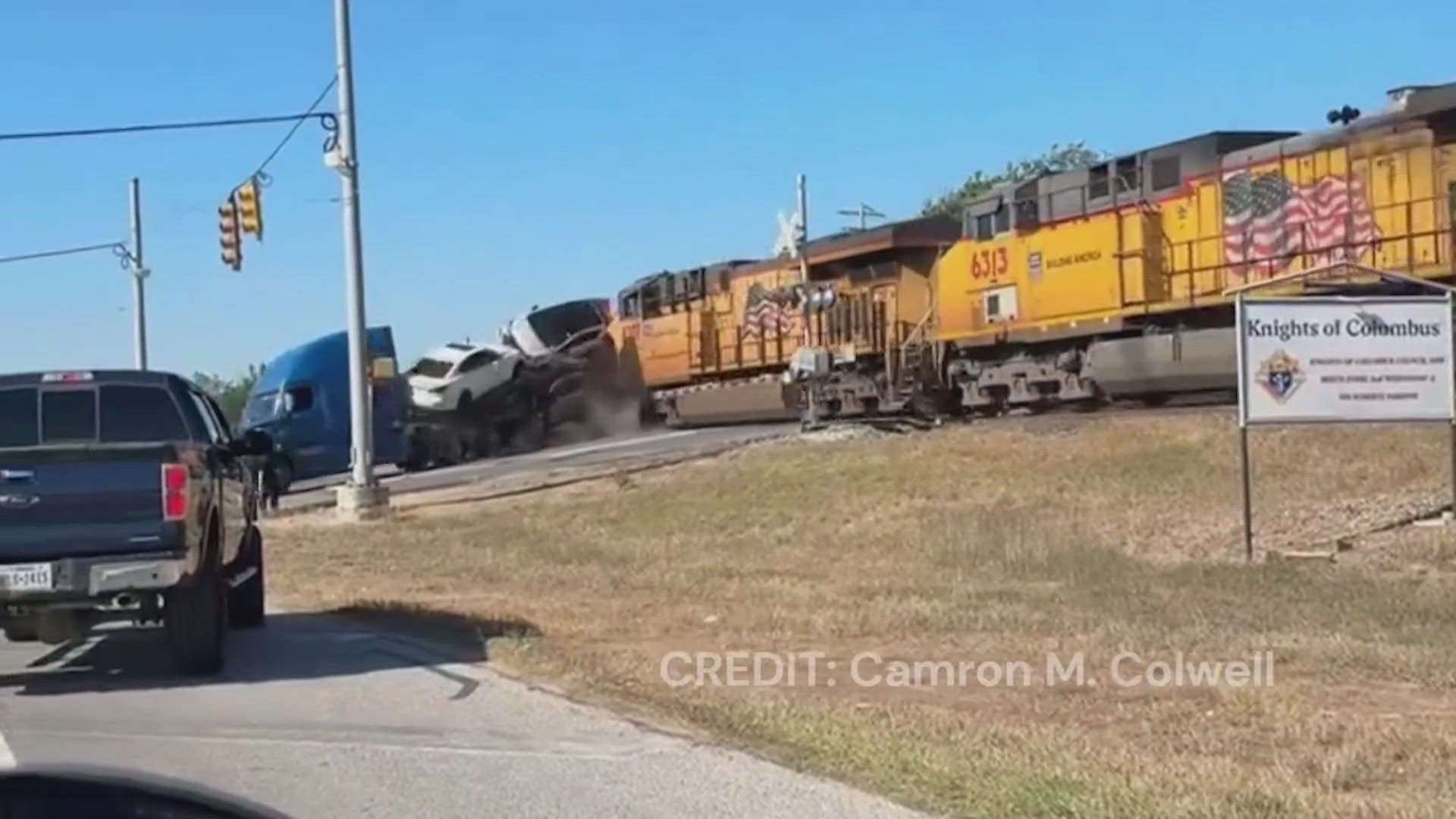 Train collides with car hauler in Schertz, no injuries reported