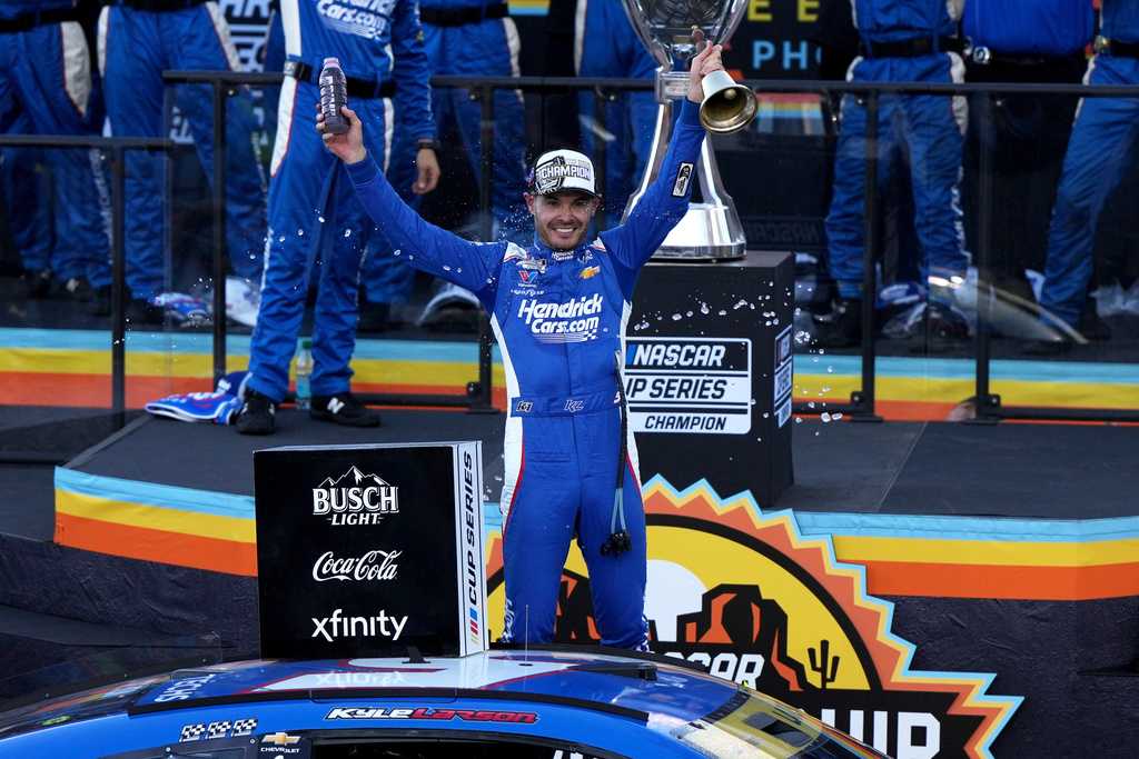 Kyle Larson wins second NASCAR championship