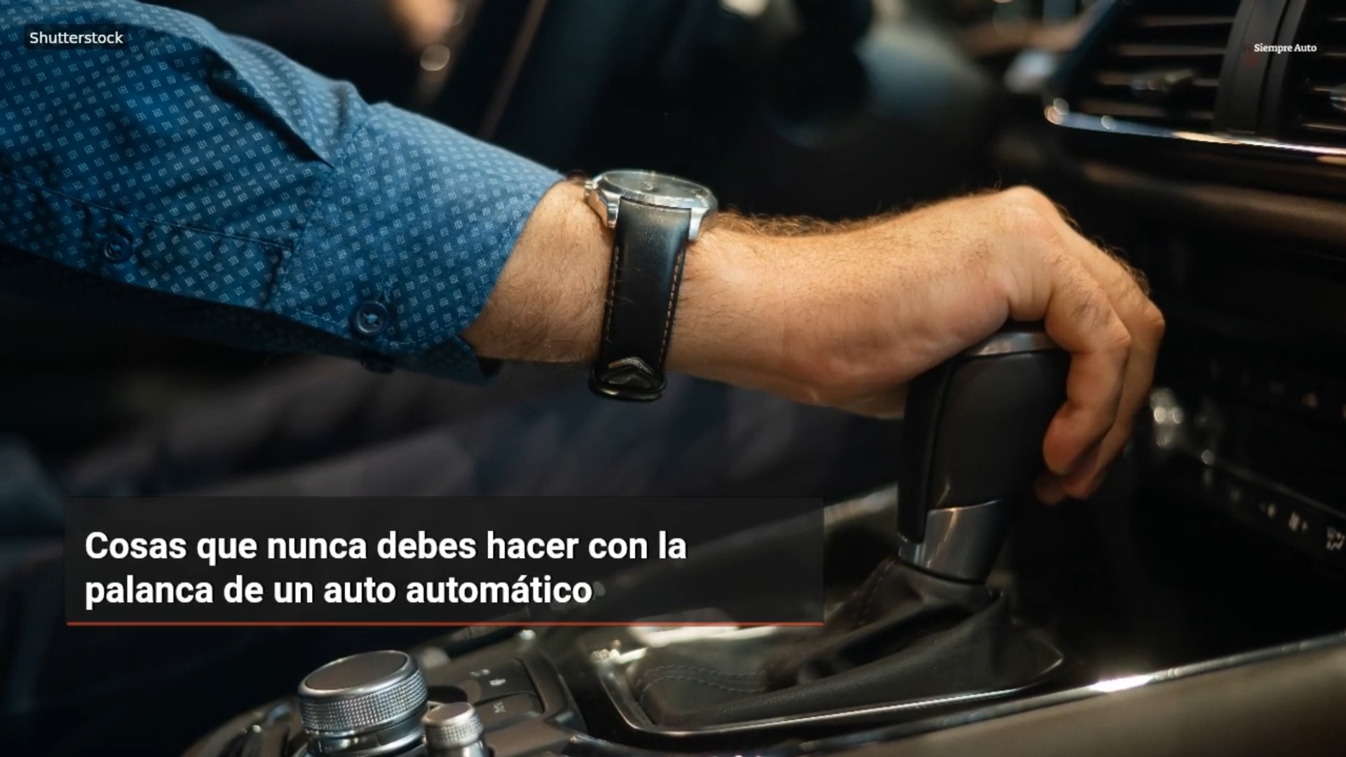 Cosas que nunca debes hacer con la palanca de un auto automático
