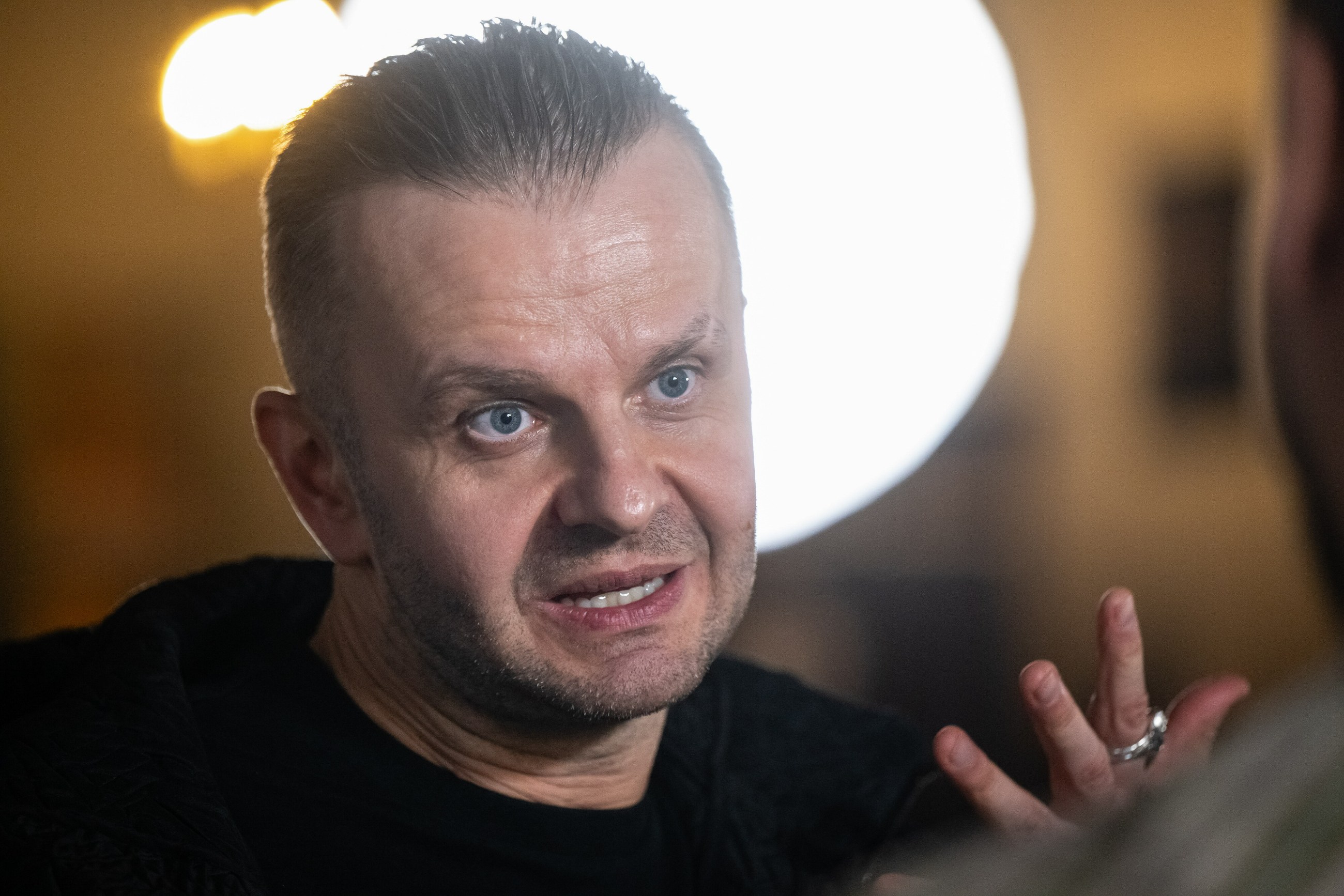 Znany polski fizyk grzmi na 
