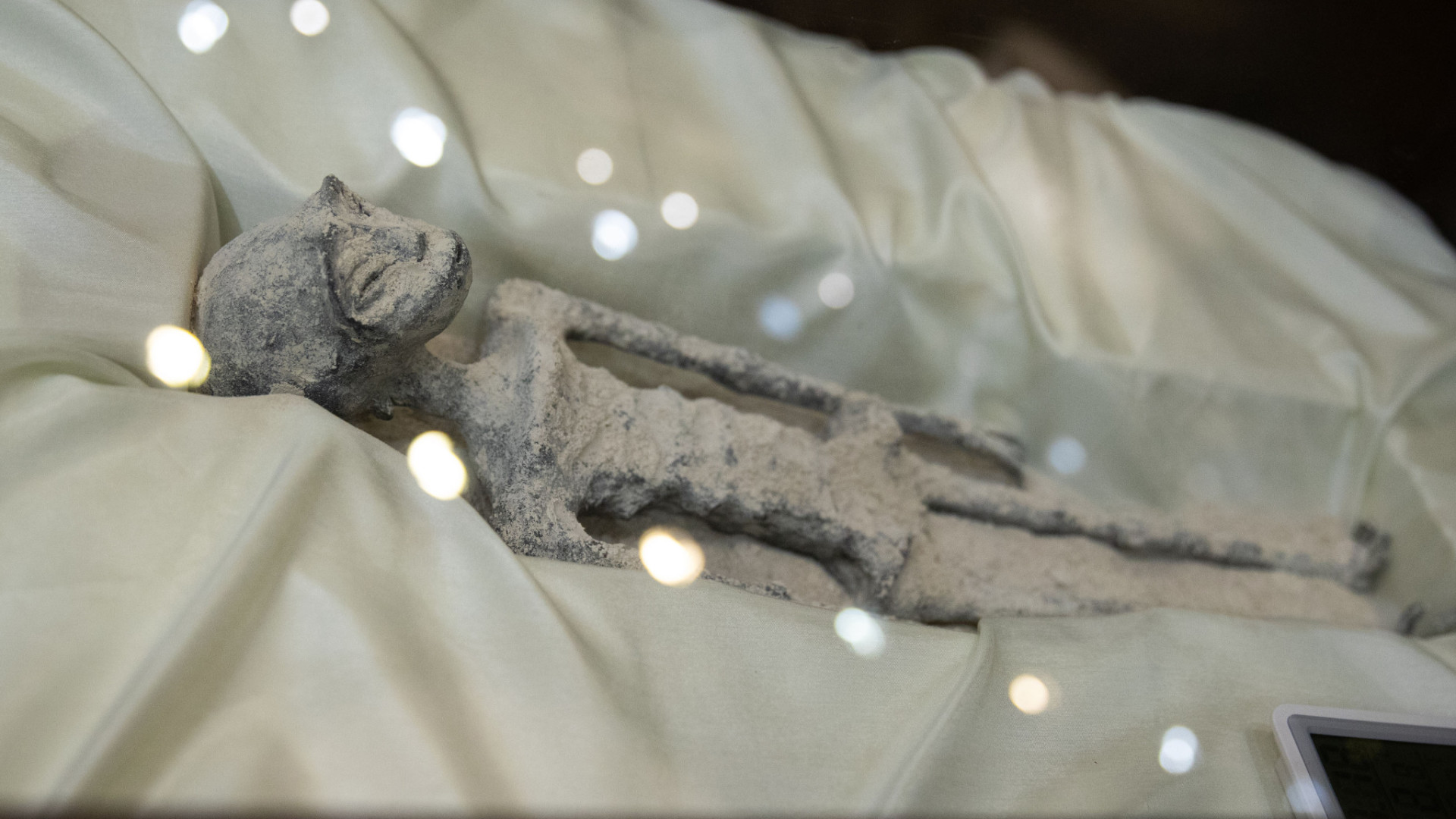 Wat we weten over de 'niet-menselijke' buitenaardse lichamen van Mexico