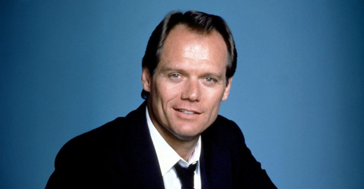 Before Fred Dryer broke into acting as TV’s Hunter, he stunned NFL fans