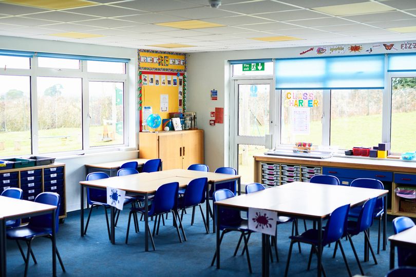 UK primary school forced to close as major incident sees police swarm area