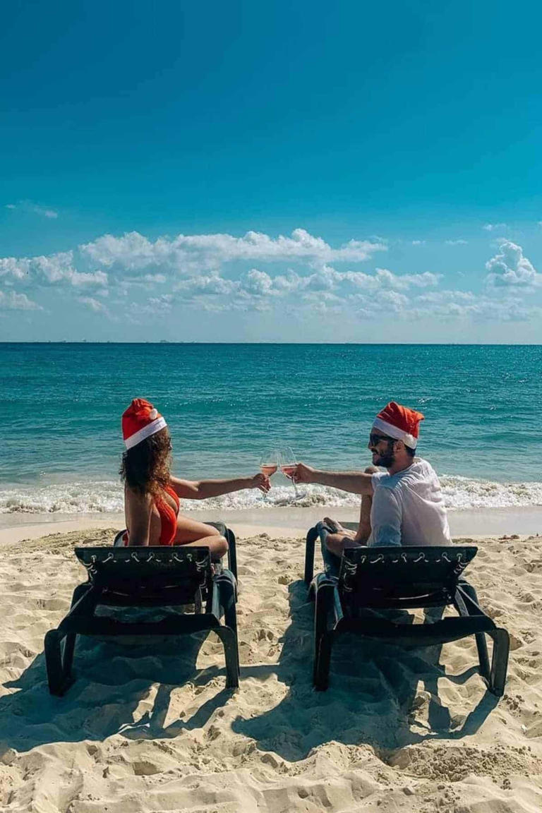 45 Romantic Christmas Photoshoot Ideas for Couples