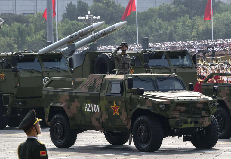 Photos show how US and Chinese military parades compare