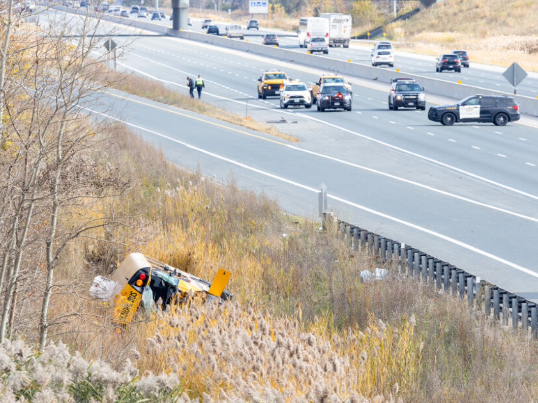 Driver dead, students injured in Hwy. 401 crash of Point Pelee-bound ...