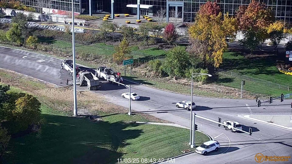 Truck crashes, spills dirt onto entrance ramp for Eisenhower Expressway ...
