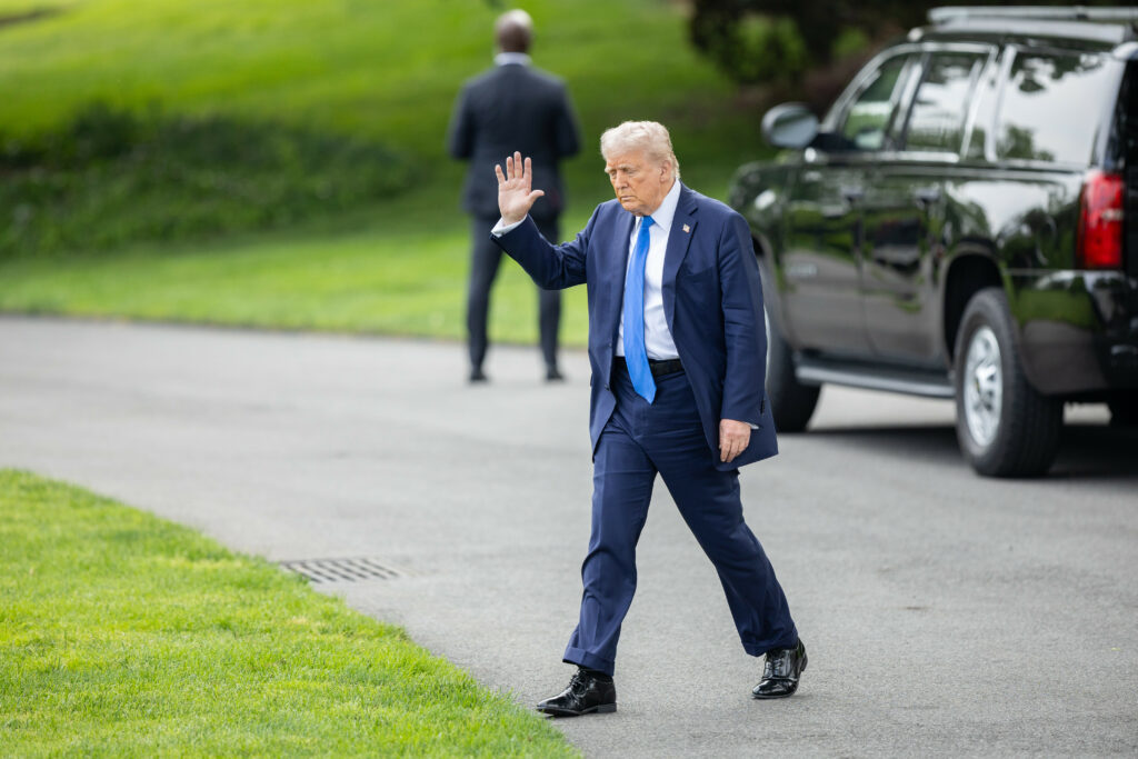 Trump onder vuur na bekentenis dat hij geen idee had aan wie hij gratie ...