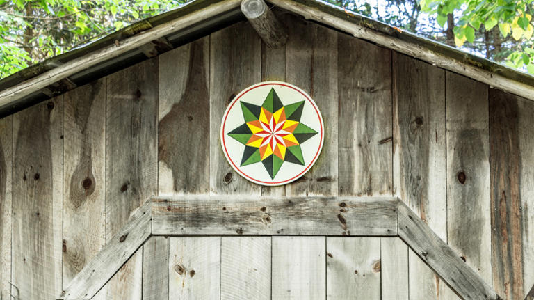 These Colorful Symbols On Homes Have A Deeper Meaning Than You Think