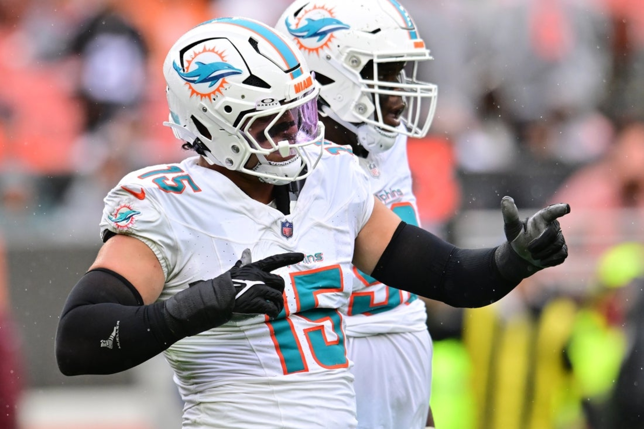 Reports: Eagles trade for Dolphins DE Jaelan Phillips