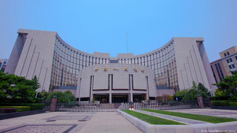 Народный банк Китая создал платежные системы, такие как CIPS, чтобы снизить зависимость от доллара