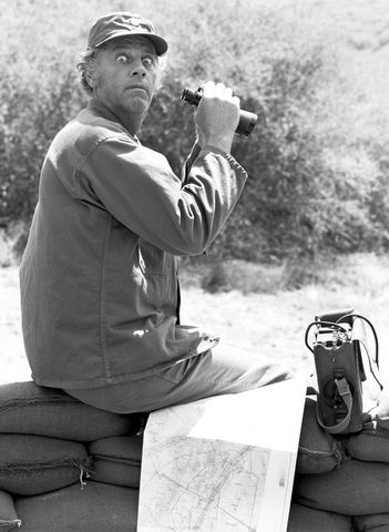 “M*A*S*H”'s Jamie Farr Recalls the 'Shattering' Moment Cast Learned of