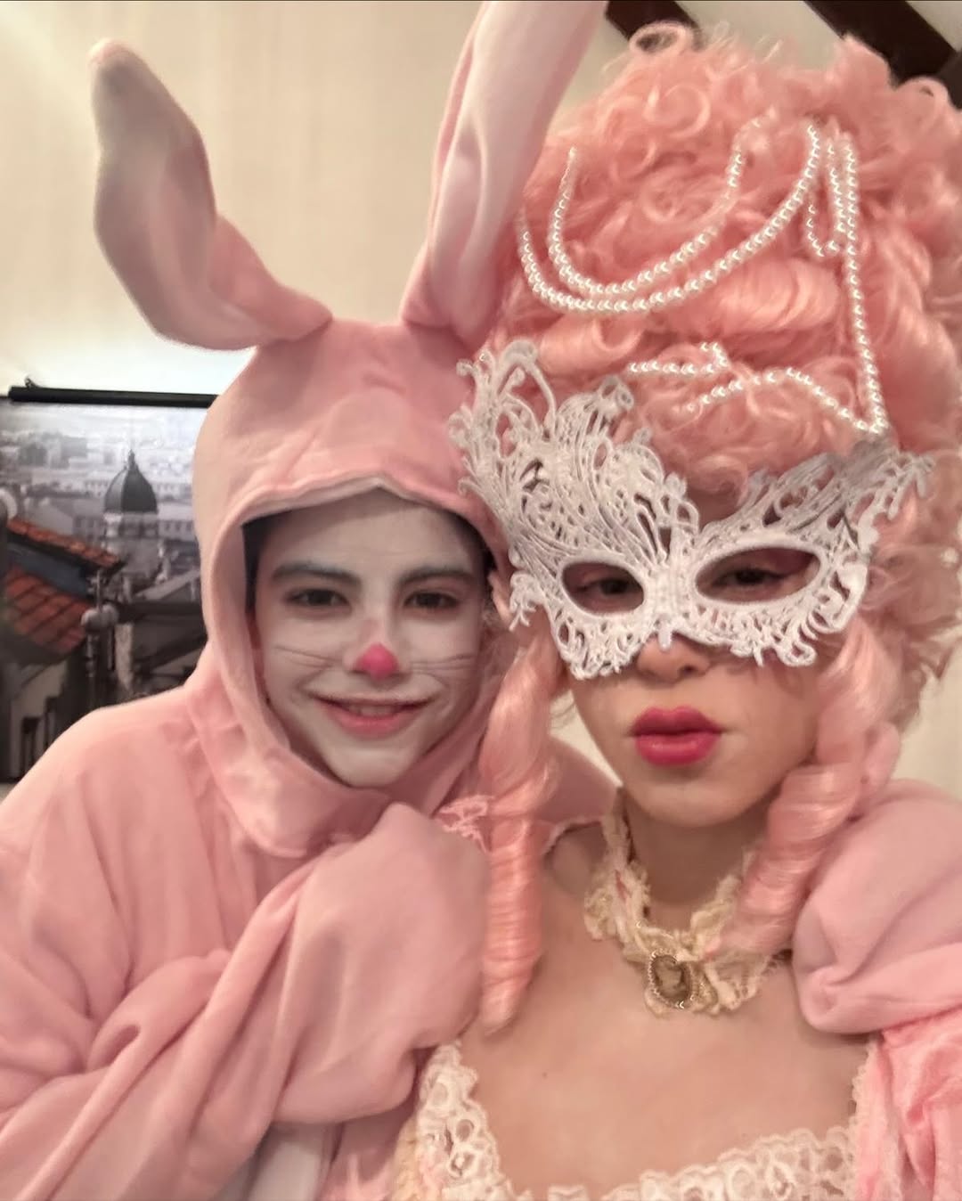 La cantante se disfrazó y salió a pedir dulces.