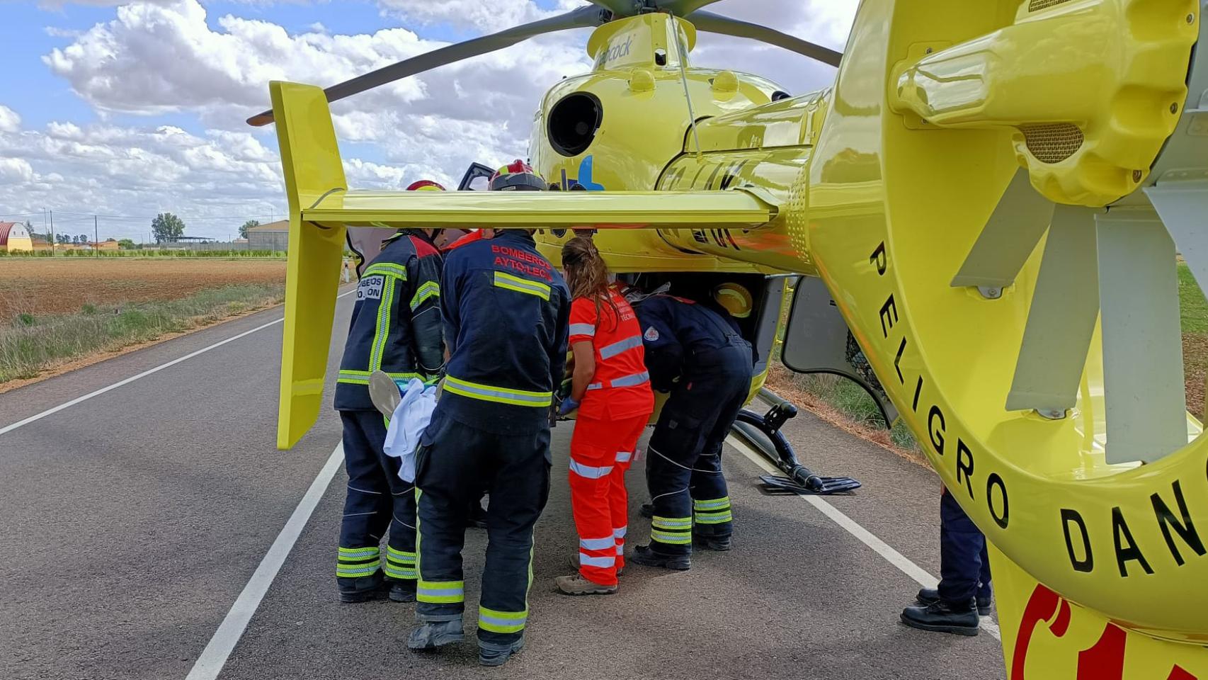 Trasladan al hospital a un hombre tras derrumbarse el tejado de su ...