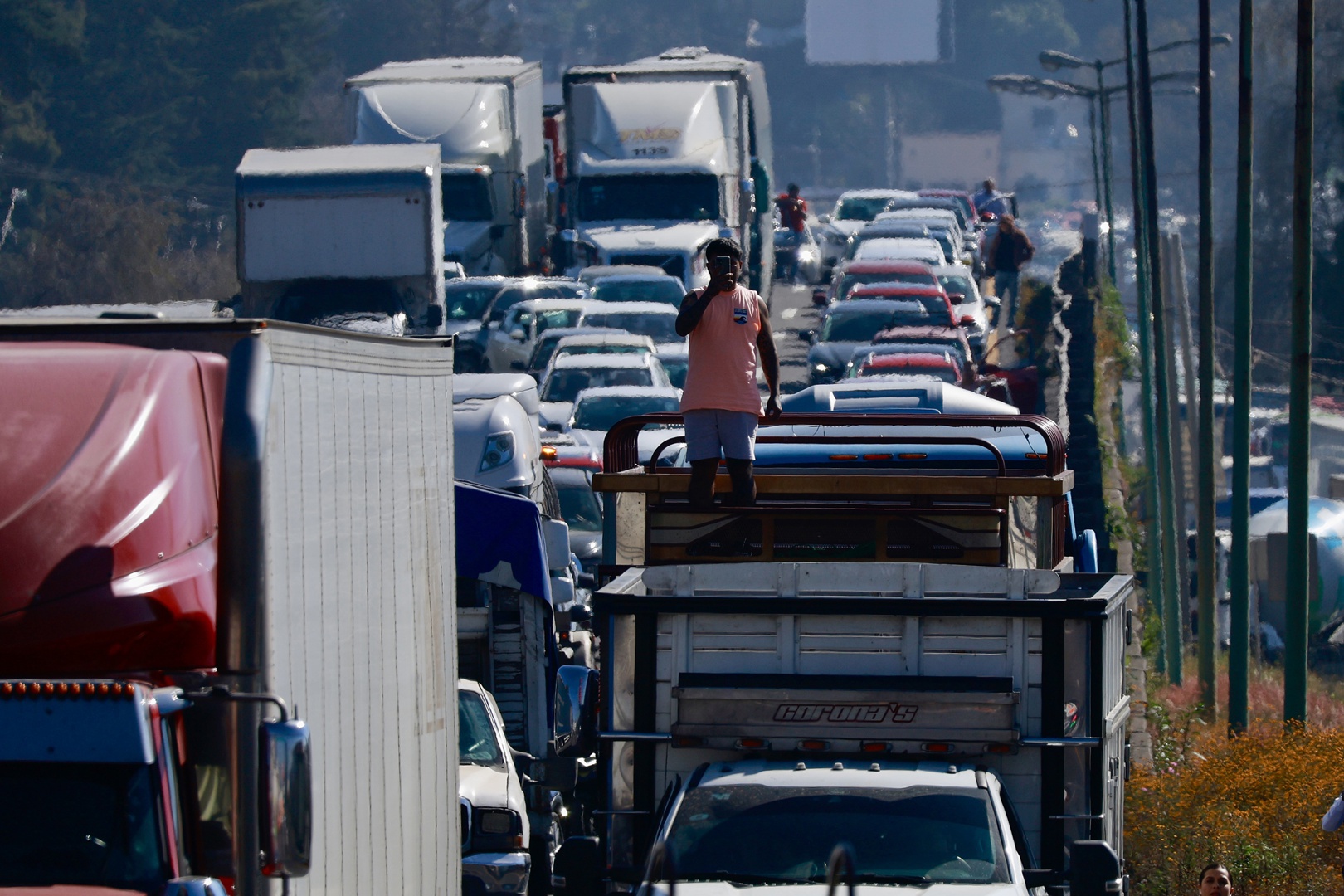 Transportistas mexicanos bloquean carreteras exigiendo localización de ...