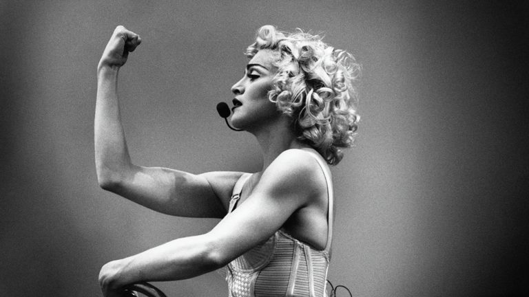 Top 15 Female Singers of All Time
