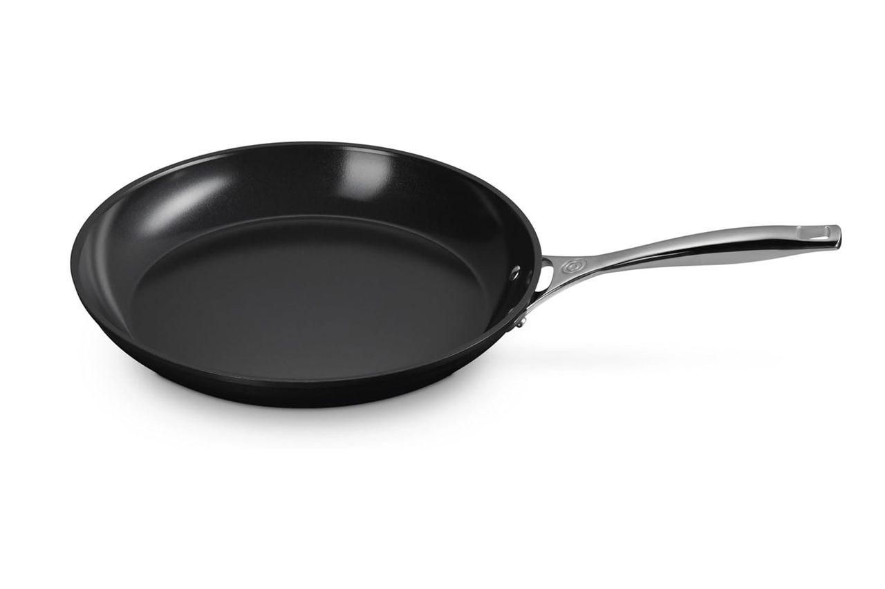Le Creuset Essential Non-stick Ceramic Shallow Frying Pan