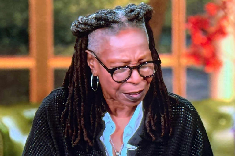 Whoopi Goldberg rips up 'ridiculous' note about Trump passed to her by “The  View” cohost live on air: 'What the hell?'
