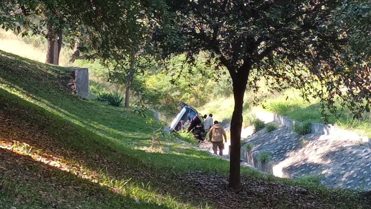 Mujer muere tras ser herida de bala al huir de su pareja y volcar ...