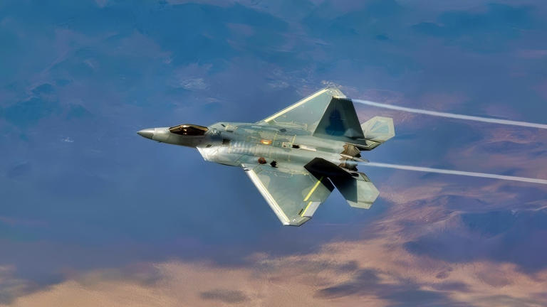 The brilliant new tech that solves the F-22 Raptor’s biggest wartime ...