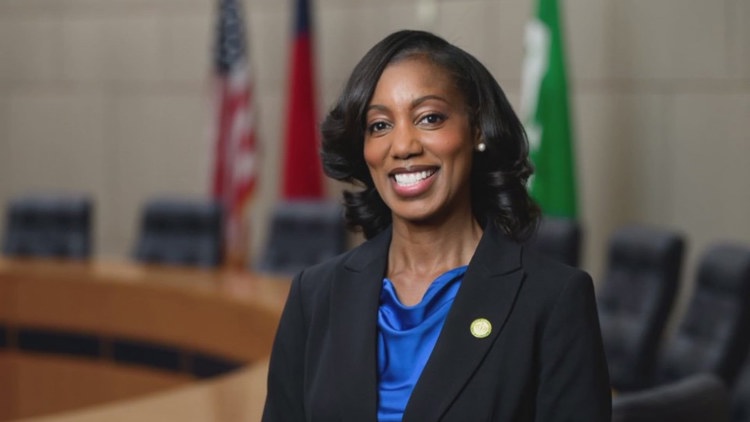 Estella Patterson sworn in as CMPD chief of police