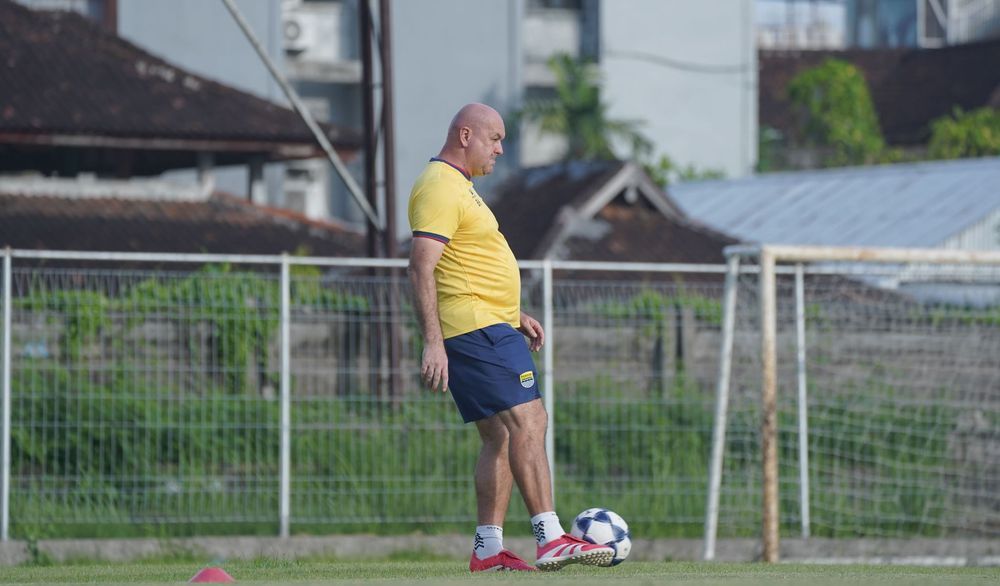 Klarifikasi Bos Persib Terkait Isu Bojan Hodak ke Timnas Indonesia
