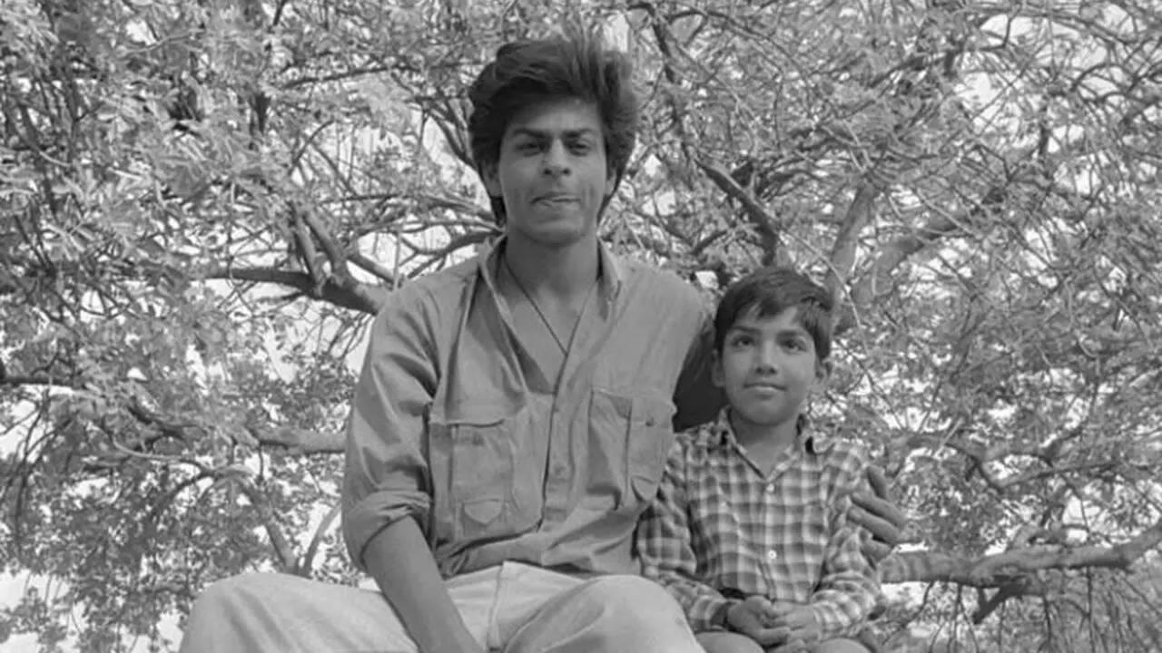 Unseen photos of young Shah Rukh Khan from his theater days resurface ...