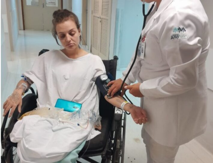 Damaris Kremer recebe atendimento médico após diagnóstico de câncer de colo do útero. Foto: Arquivo Pessoal