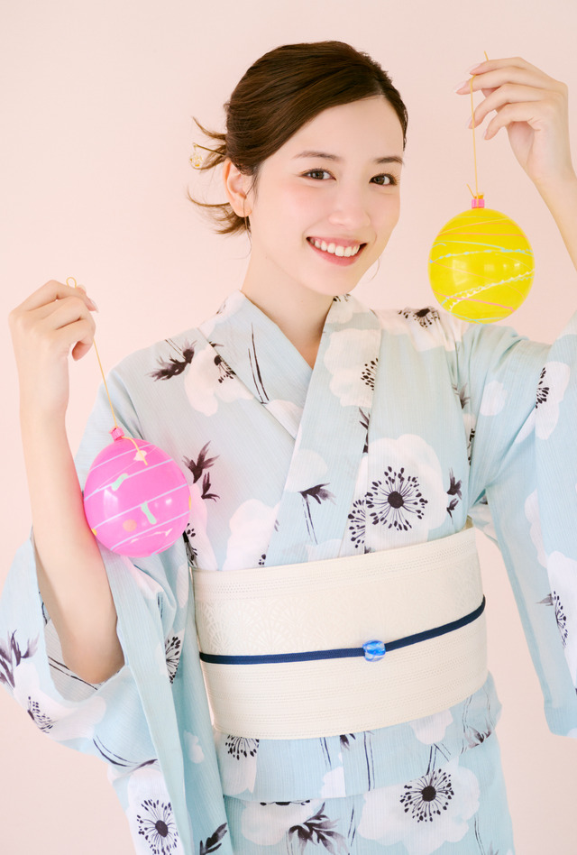 永野芽郁、2026年カレンダーが12月21日発売決定！「春夏秋冬」