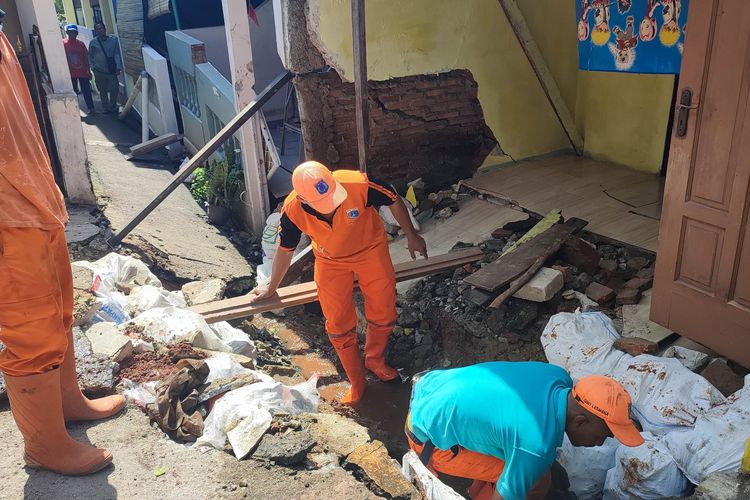 Saluran Air Makasar Jaktim Ambles, Perbaikan Hanya 30 Persen