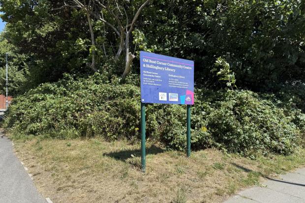 More than a thousand people object to library closures