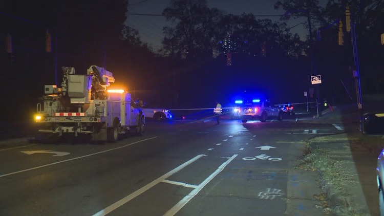 Fatal crash in west Charlotte closes Remount Road