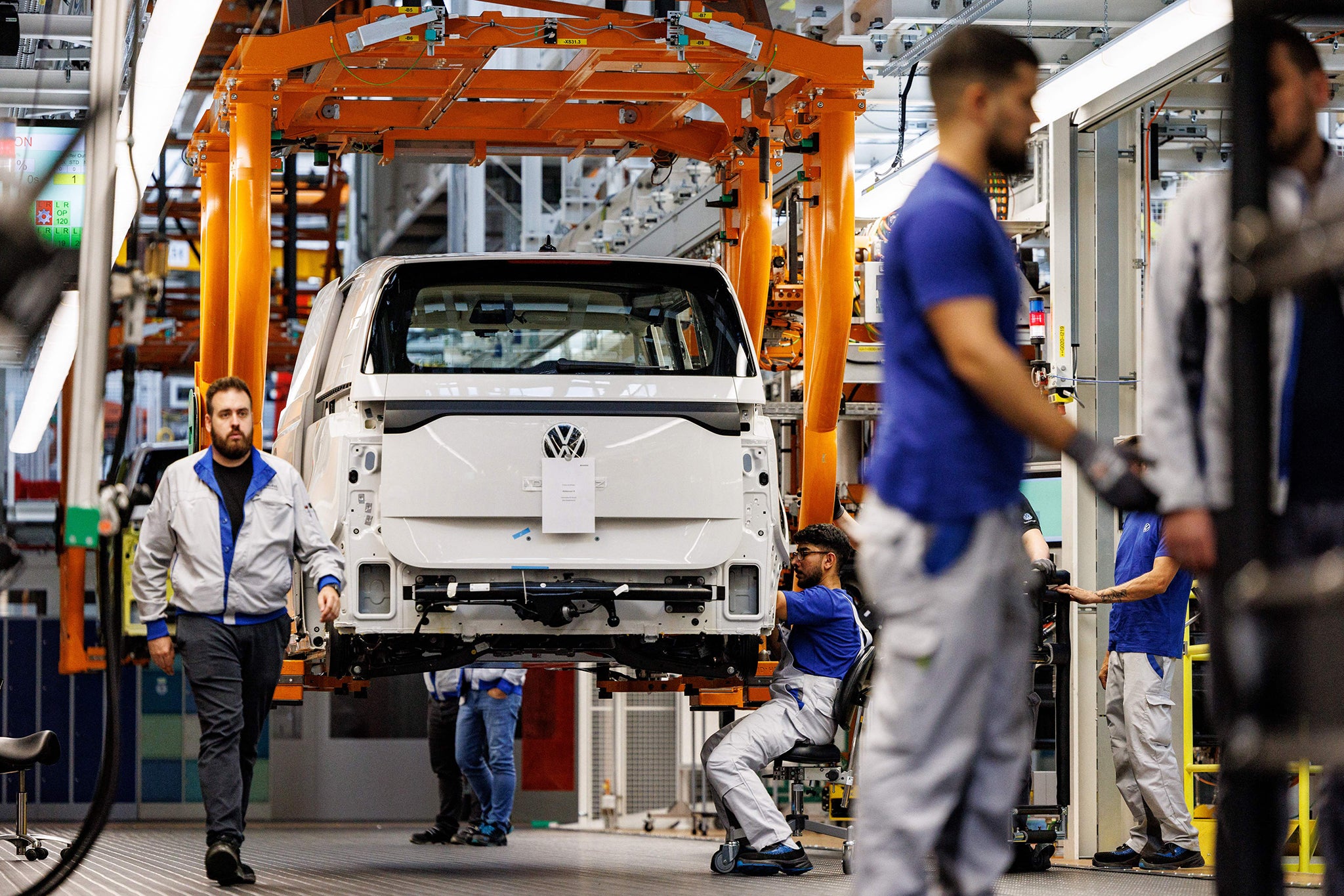 AI is killing off middle-class jobs, it’s all about manual work now