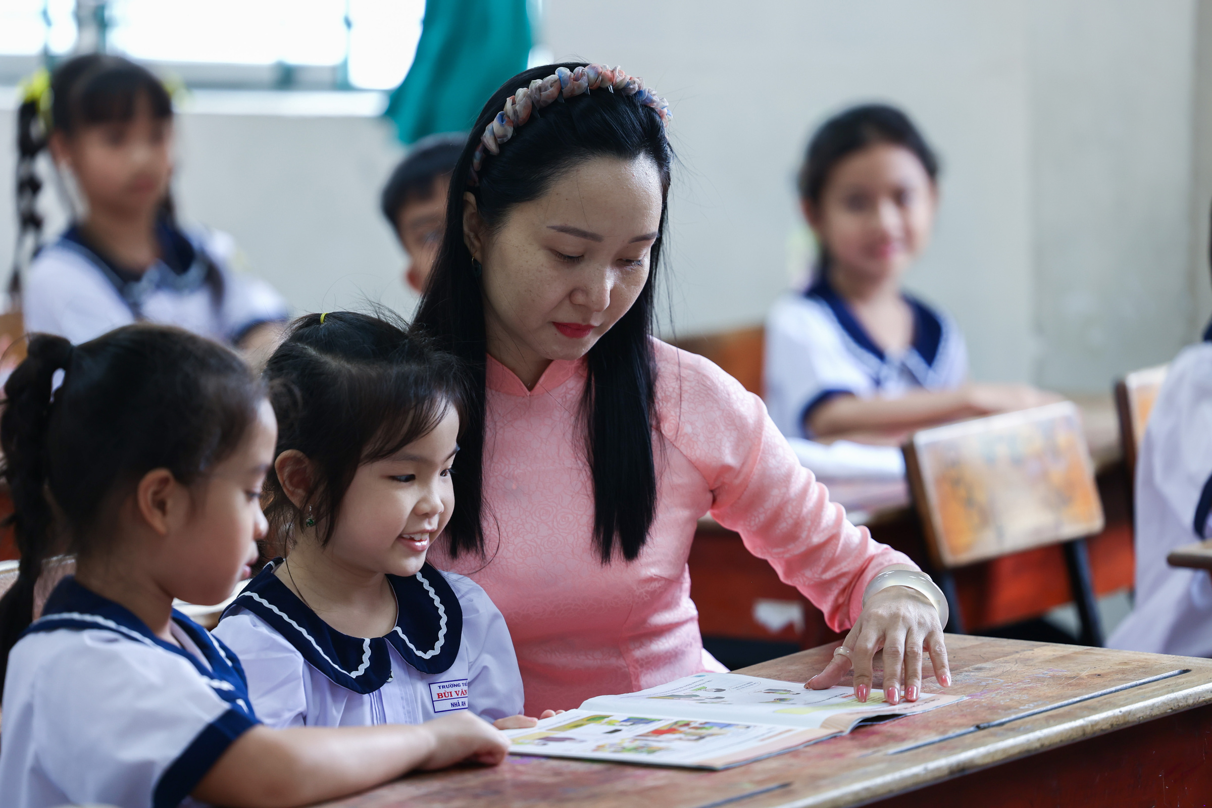 Tiêm vaccine phòng bệnh cho cả lớp học