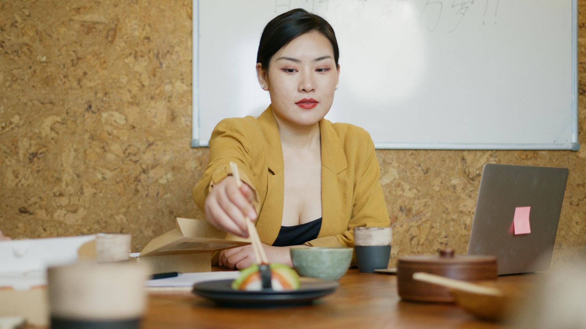 10 Types of Sushi That Americans Can't Handle & 10 They Love