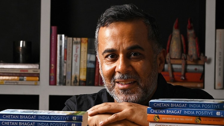 'Some can't enjoy a meal without being recognised, clicked': Chetan ...