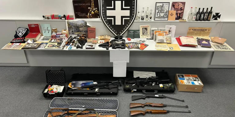 „Hitlergruß“ führte zu Razzia: Polizei fand Nazi-Relikte und Drogen