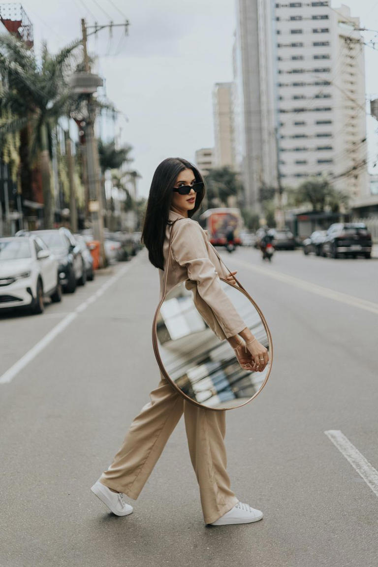 9 Things Women Do That Men Secretly Find Irresistible