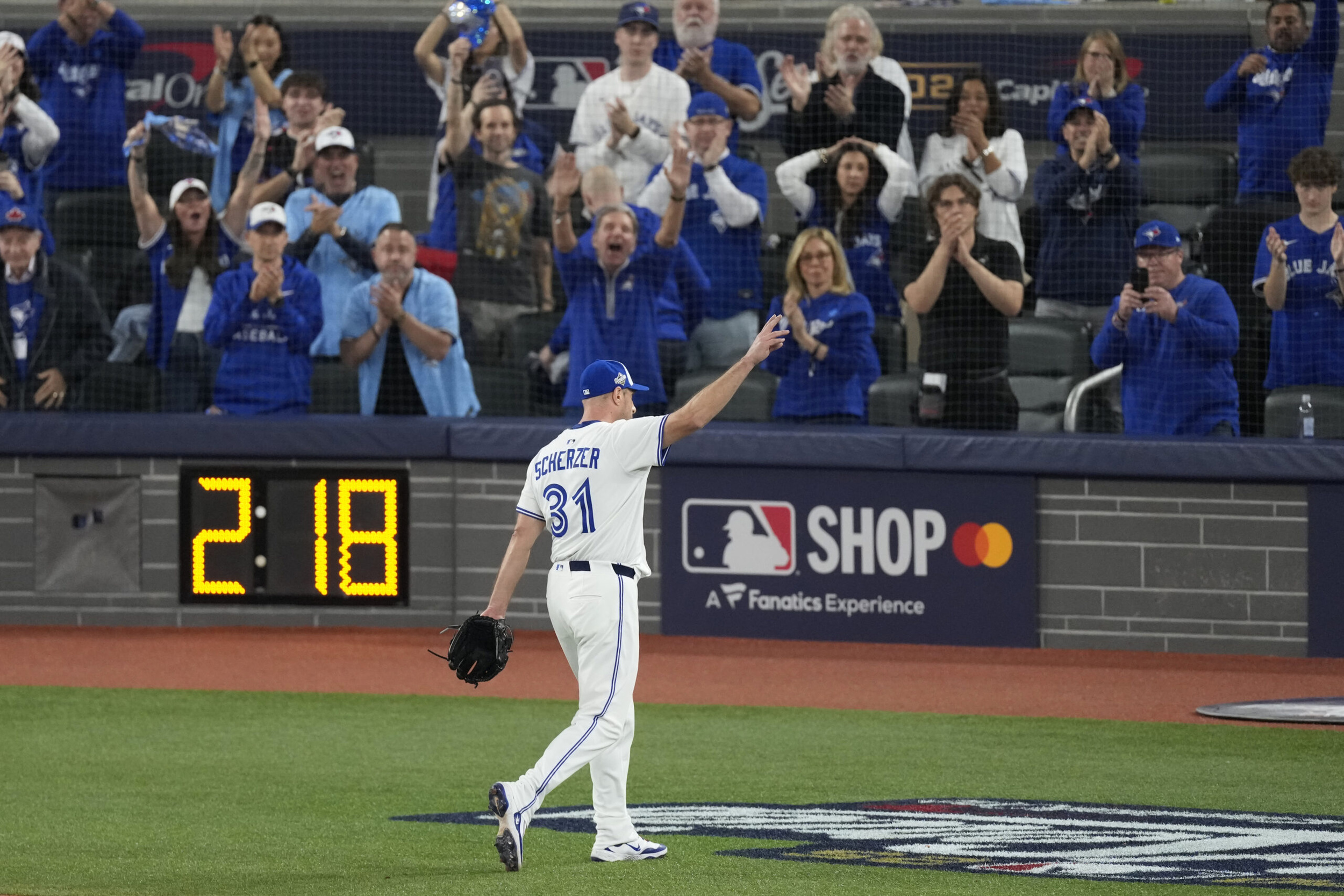 Should the Blue Jays bring back Max Scherzer?