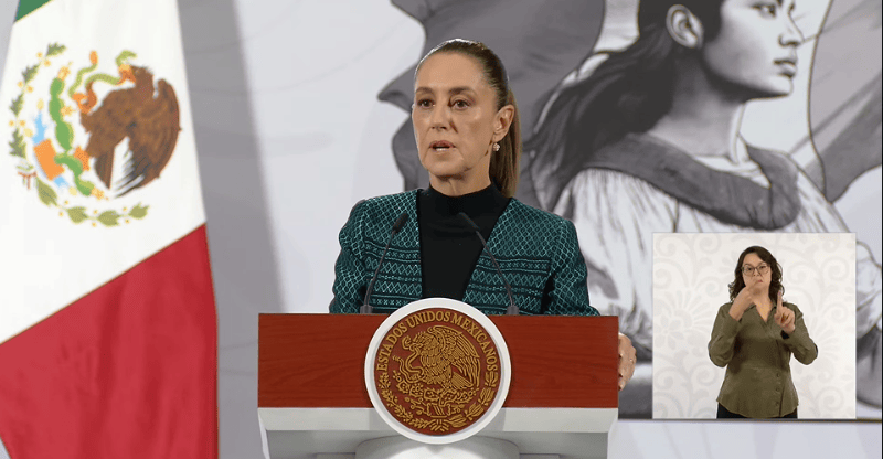 Claudia Sheinbaum presentó el “Plan Michoacán, por la paz y la justicia”, una estrategia integral para pacificar el estado tras el reciente asesinato del alcalde Carlos Manzo, apostando por un modelo comunitario y de justicia. Imagen de la conferencia de prensa