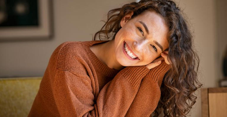 9 Things Women Do That Men Secretly Find Irresistible