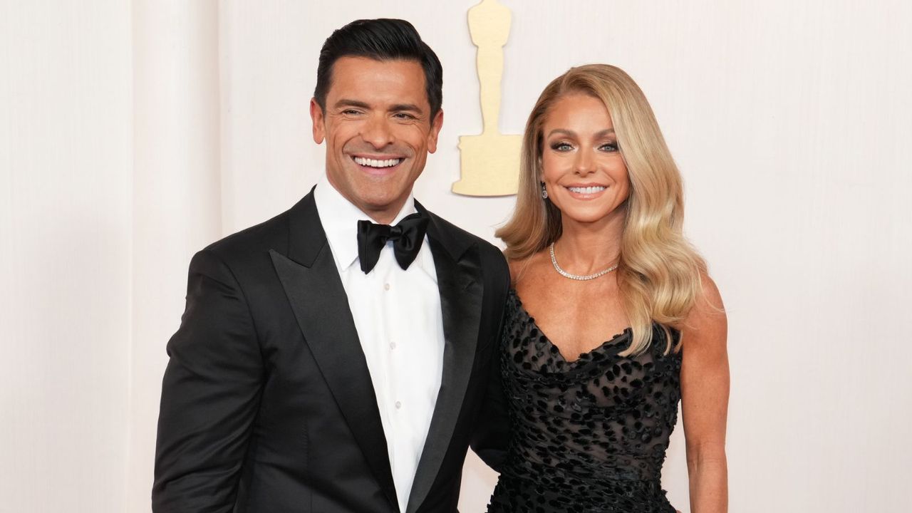 Mark Consuelos and Kelly Ripa’s glass-front kitchen is a study in ...