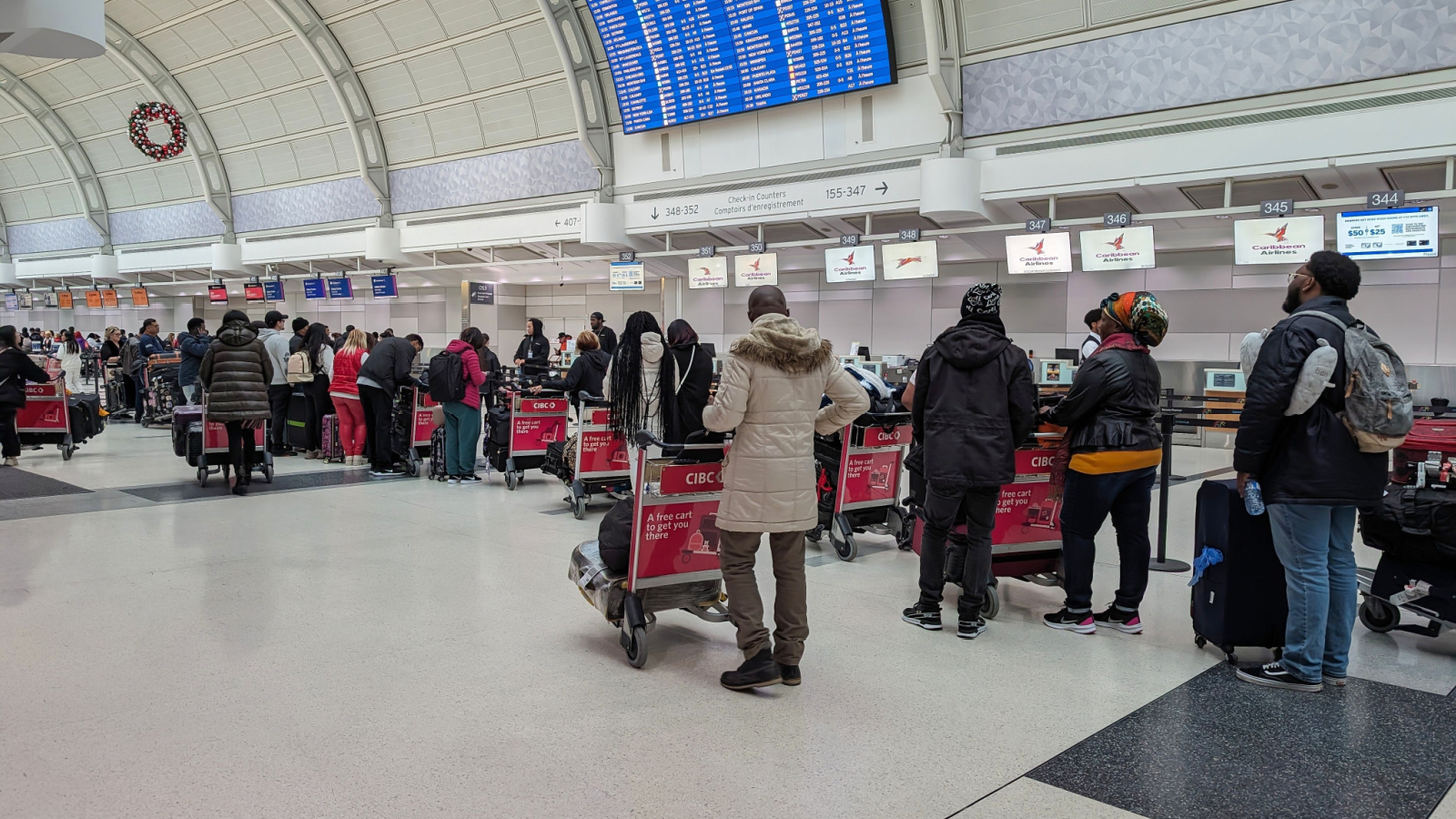16 Canadian Airport Secrets Frequent Flyers Keep to Themselves(01)