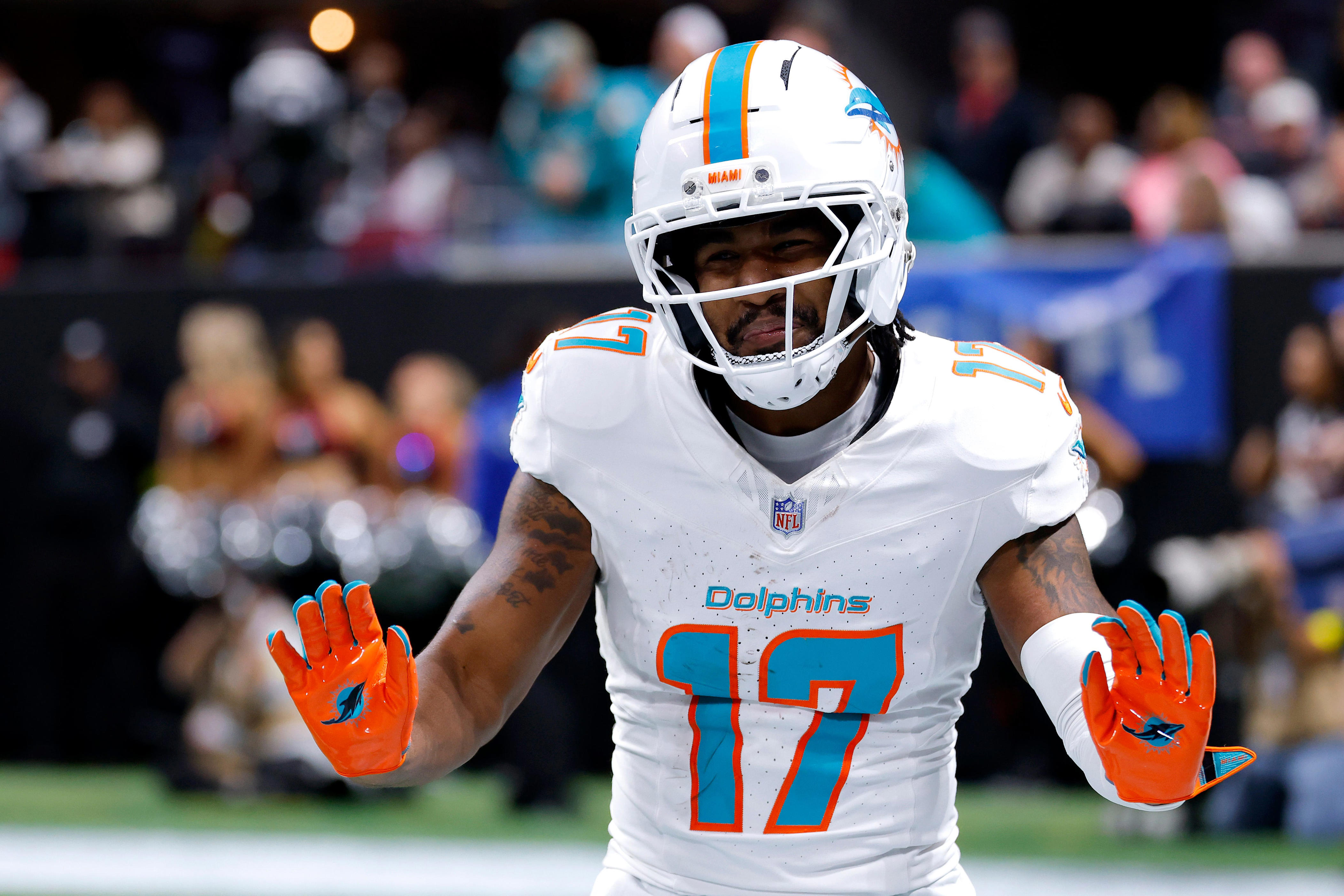 Broncos make blockbuster trade for star wide receiver
