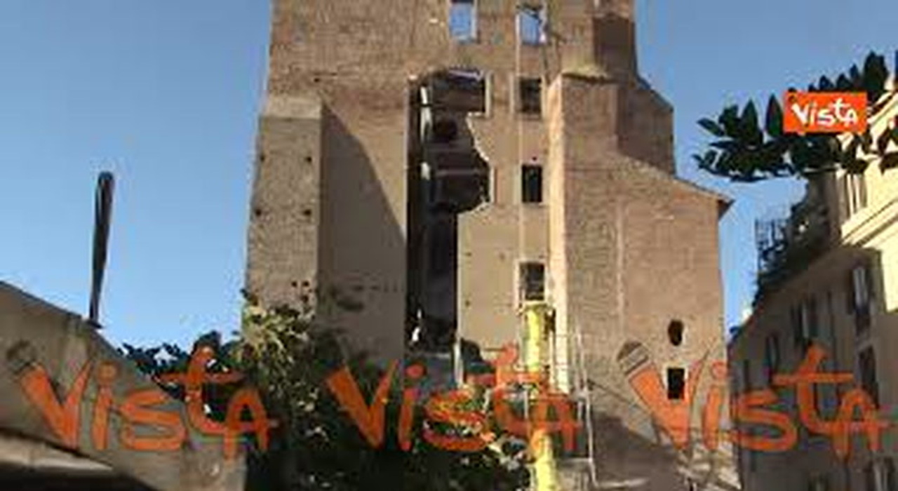 torre-dei-conti-le-condizioni-del-rudere-il-giorno-dopo-il-crollo-che