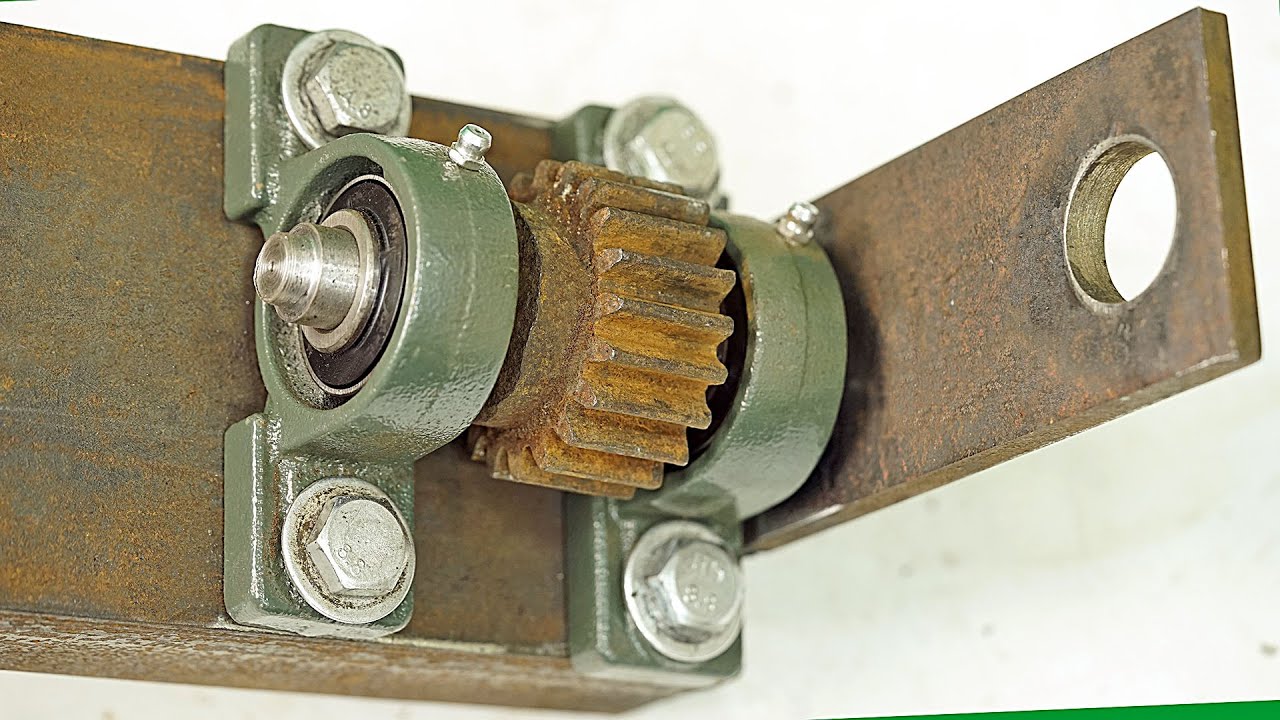 DIY manual winch build: Lifting heavy loads with homemade engineering!